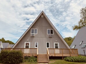 Exterior - Chalet in Beachfront community! 2 Pools,Playgrounds,V-ball, Tennis,Pickleball! (Stevensville)
