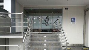 Front of property - Inclan Hotel (Lima)