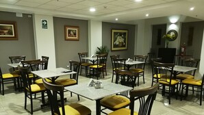 Breakfast area - Inclan Hotel (Lima)