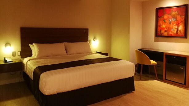Executive Suite, 1 King Bed | In-room safe, blackout curtains, soundproofing, free WiFi - Inclan Hotel (Lima)