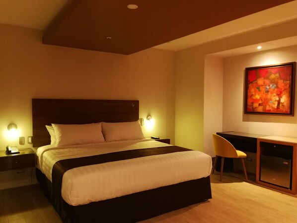 Caja de seguridad en la habitación y cortinas blackout