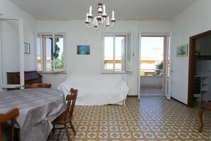 Interior - M121 - Marcelli, three-room apartment with terrace 80 meters from the sea (Marcelli)