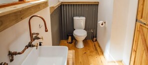 Lều Cao cấp, 2 phòng ngủ | Phòng tắm | Buồng tắm vòi sen, vòi sen phun mưa, khăn tắm