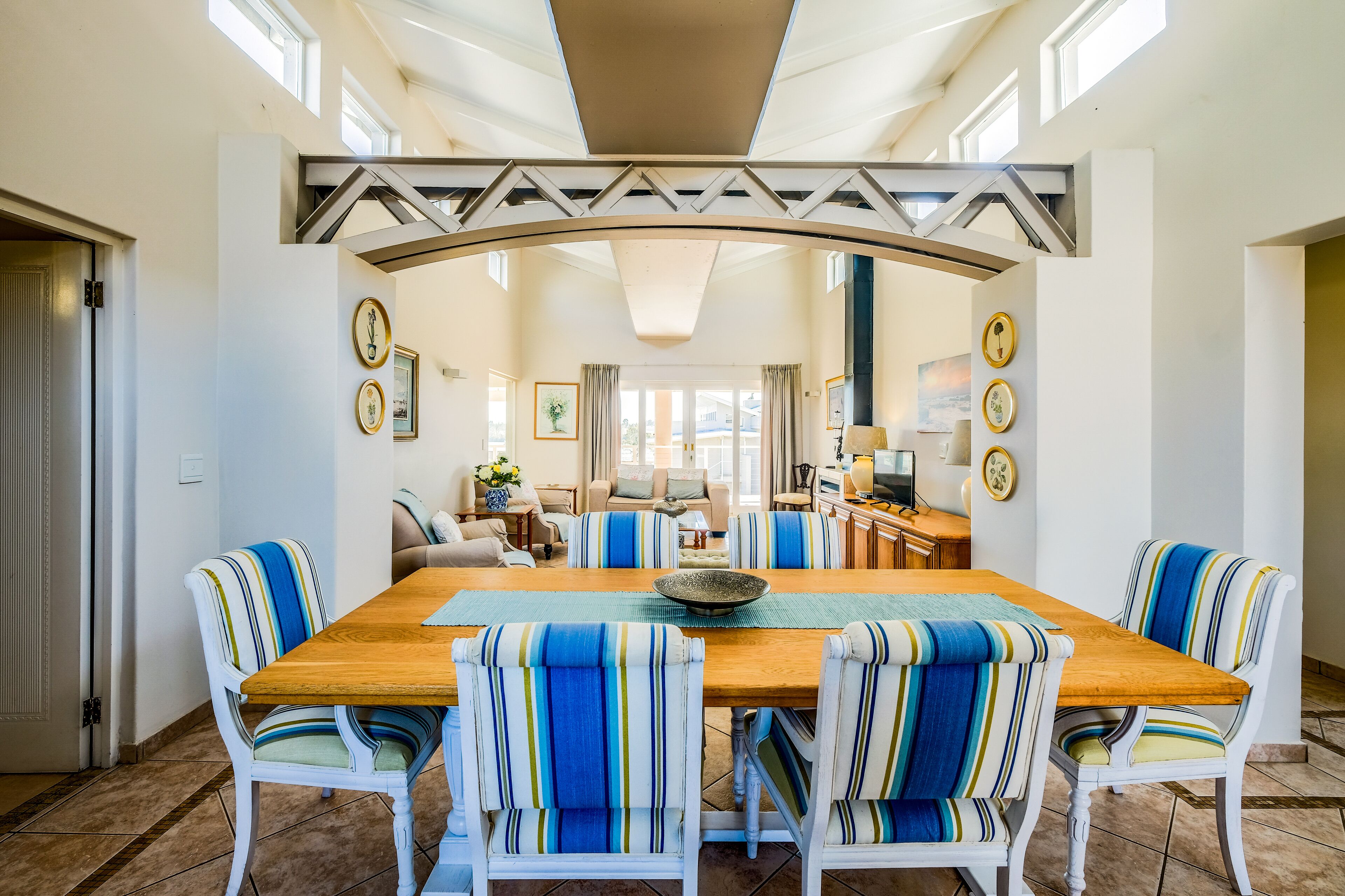 Deluxe Apartment, 3 Bedrooms | Living area