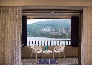 Interior - Lavasa's luxurious lake view (Lavasa)