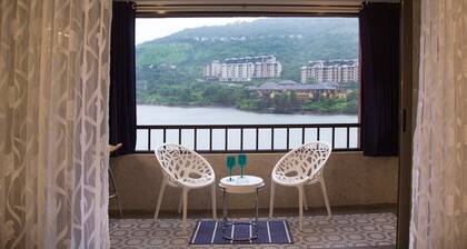 Estudio de lujo con vista al lago Lavasa