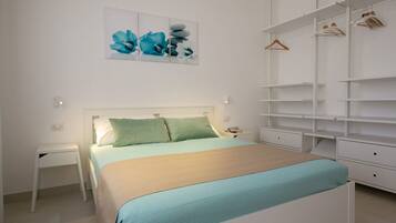 2 bedrooms, iron/ironing board, WiFi