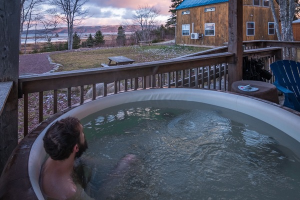 Available for surcharge: a hot tub on the deck of your chalet