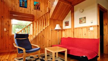 Kamin, Tischtennisplatte, Bücher