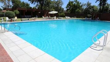 Piscine couverte, piscine extérieure