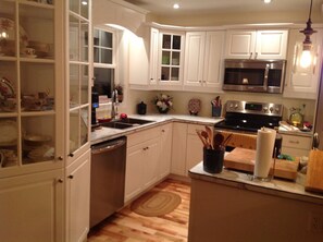 Fridge, microwave, oven, stovetop - Beautiful water's edge 2 bedroom vacation home (Breadalbane)