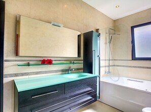 Bathtub, hair dryer, towels