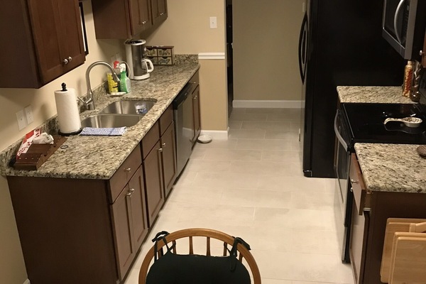 Køleskab, mikrobølgeovn, ovn, kogeplade