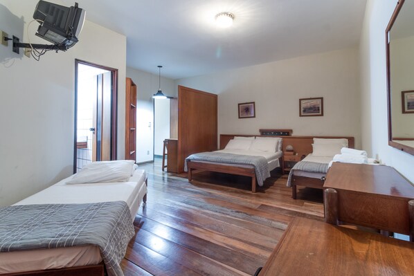 Hochwertige Bettwaren, Minibar, Zimmersafe, Verdunkelungsvorhänge