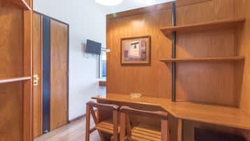 Quarto triplo superior | Roupas de cama premium, frigobar, cofres nos quartos, cortinas blackout