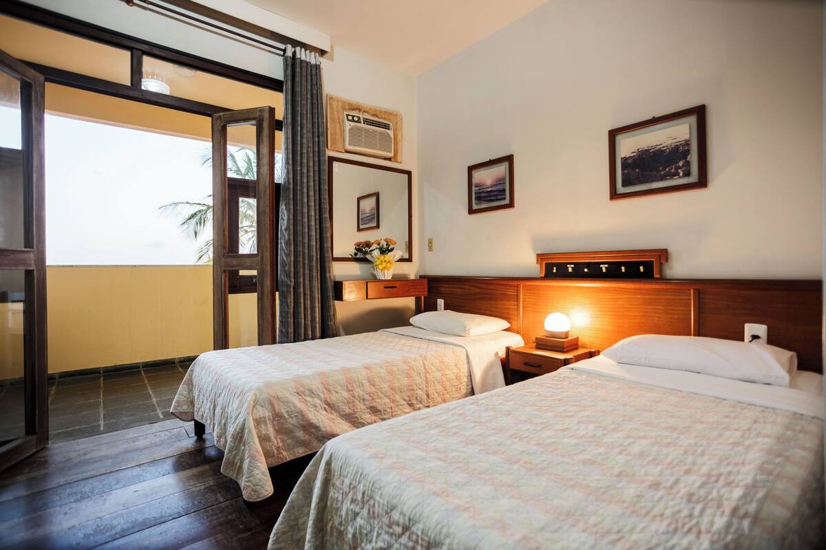Ropa de cama de alta calidad y minibar 