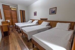 Traditional-Vierbettzimmer | Hochwertige Bettwaren, Minibar, Zimmersafe, Verdunkelungsvorhänge