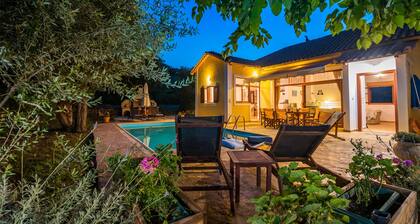 Spacious Villa for 6 with Private Pool & Large Garden, 400m from the beach