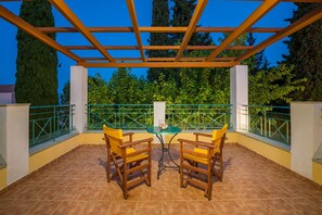 تناول الطعام بالخارج