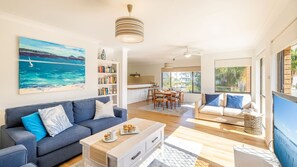 Netflix, streaming services - Columbia Views,  2/9 Columbia Close - Aircon, WIFI, Netflix, Views & Boat Parking (Nelson Bay)