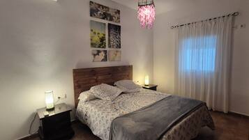 2 bedrooms, desk, iron/ironing board, free WiFi