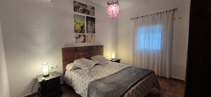 2 bedrooms, desk, iron/ironing board, free WiFi