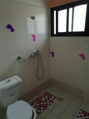 تجهيزات دش، دُش غزير، مناشف