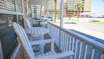 2 bedrooms, individually decorated, individually furnished