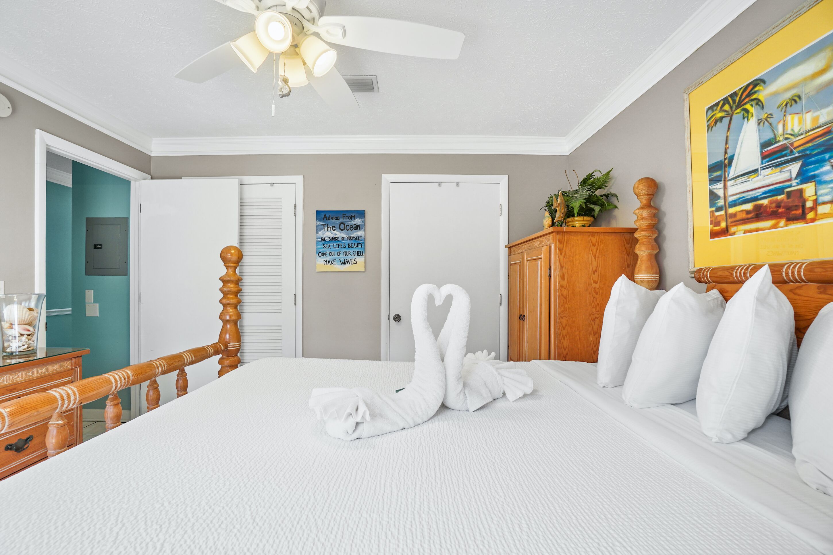 콘도, 침실 1개 (B3) | 각각 다른 스타일의 인테리어, 각각 다르게 가구 비치, 노트북 작업 공간, 다리미/다리미판