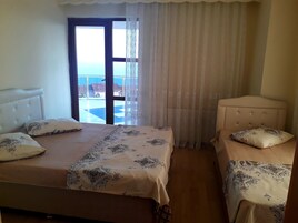 高档床上用品、办公桌、熨斗/熨衣板、免费 WiFi