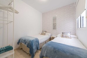 2 slaapkamers, een strijkplank/strijkijzer, wifi, beddengoed