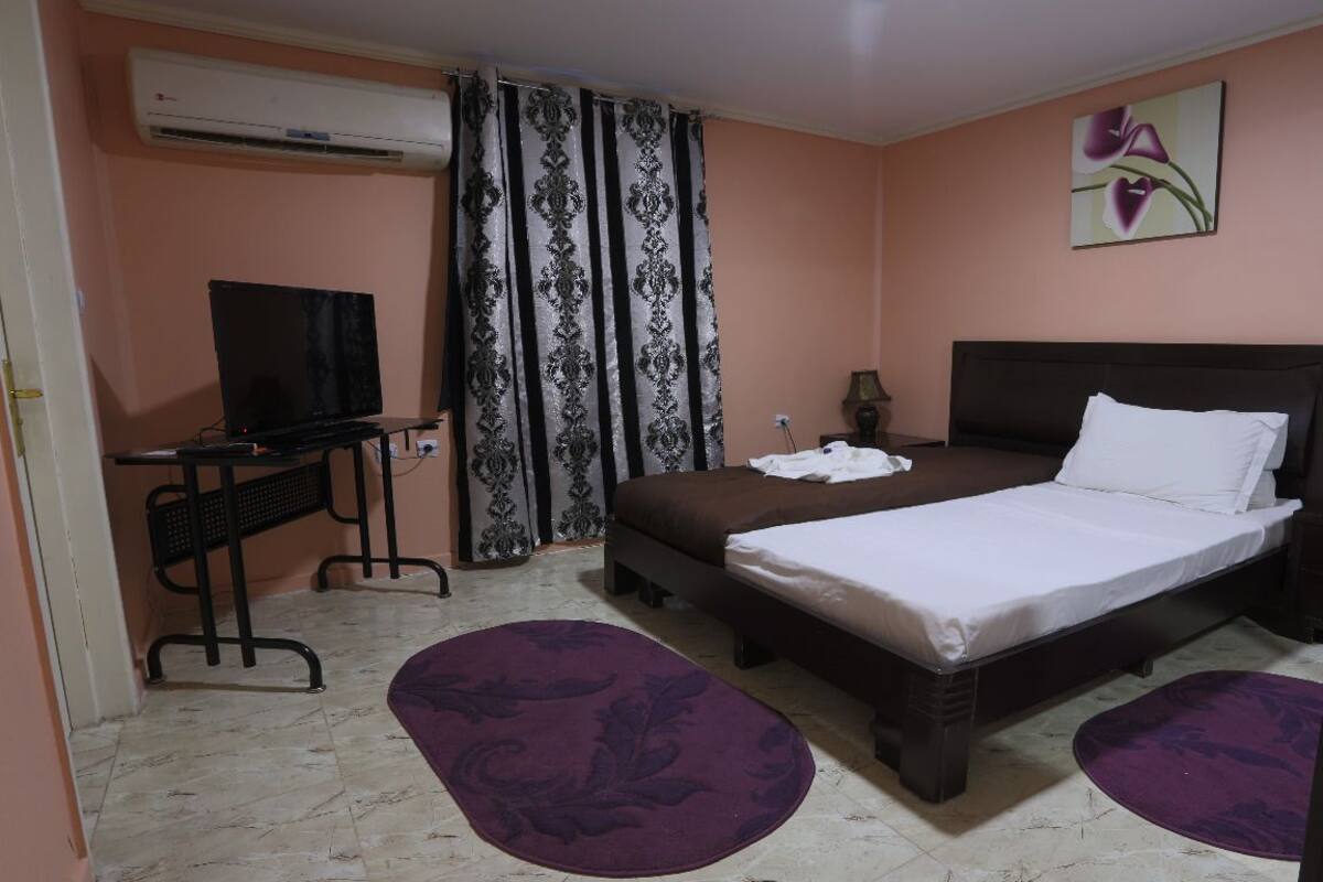 Deluxe Room | Minibar, desk, blackout drapes, WiFi (free)