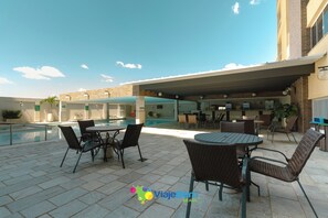 2 piscines extérieures