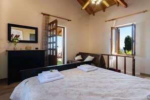 1 bedroom, soundproofing, iron/ironing board, travel crib