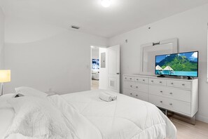 2 soverom, skrivebord, strykejern/-brett og wi-fi (inkludert)