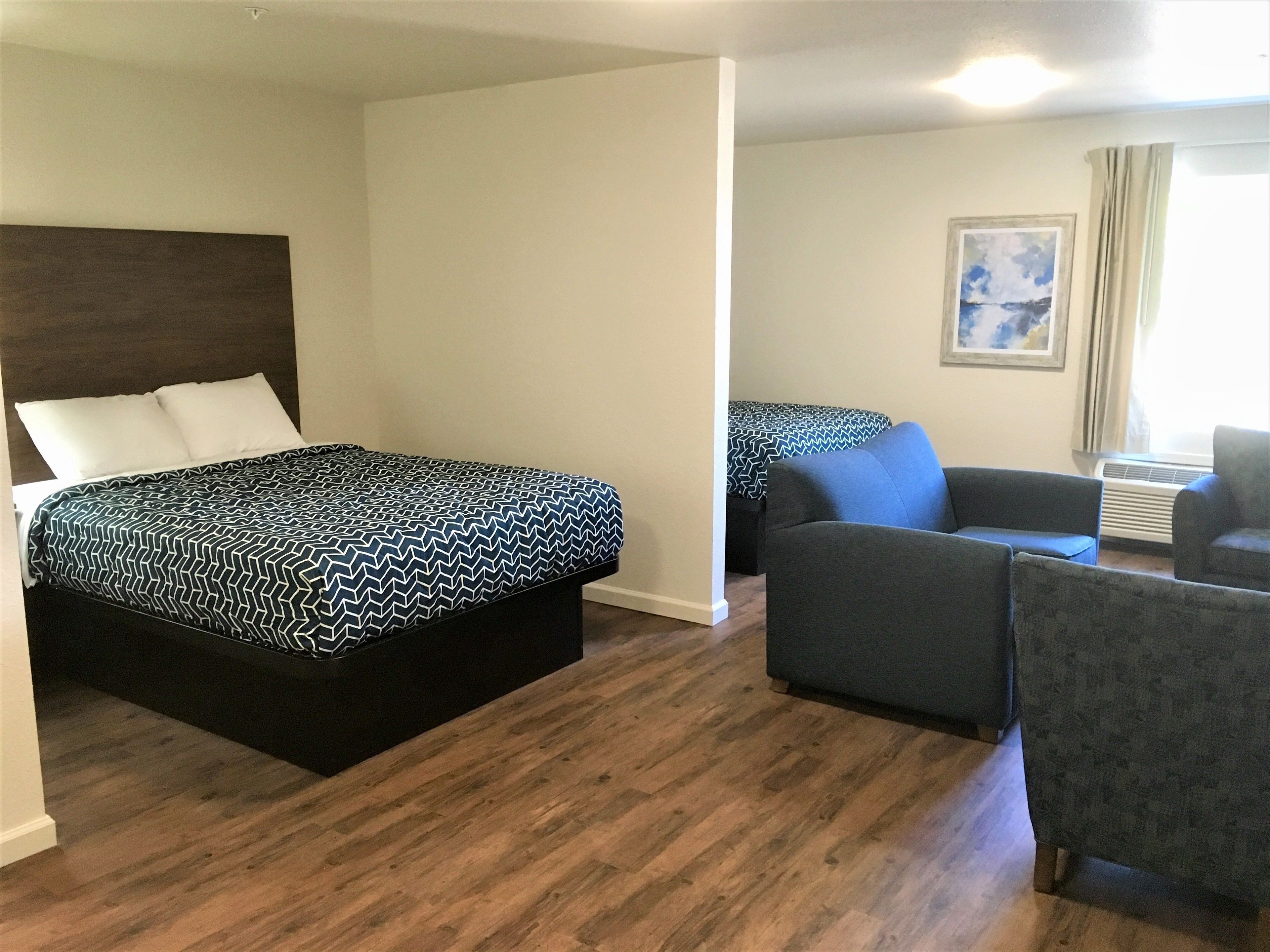 Cortinas blackout, wifi gratis y ropa de cama 