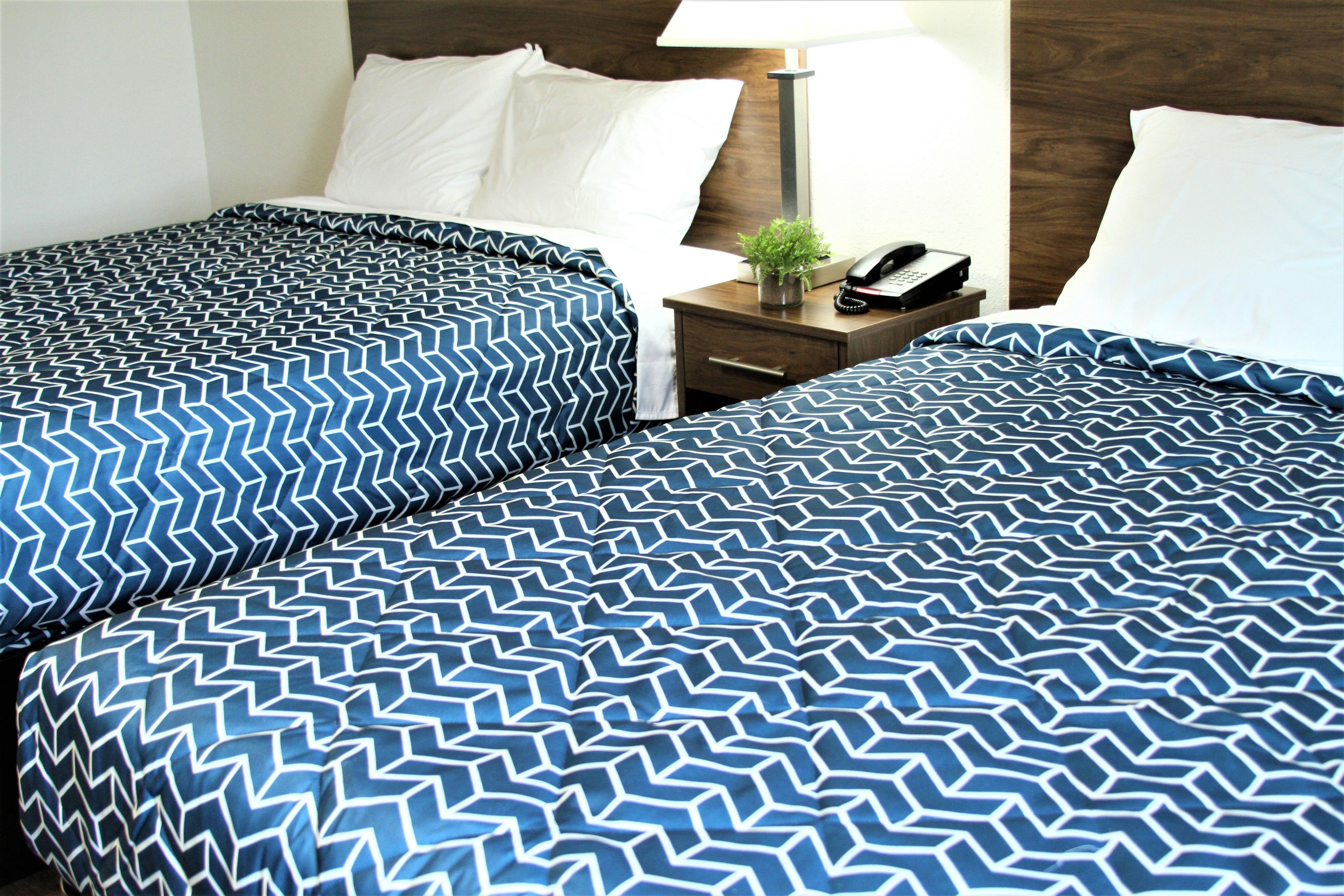 Habitación doble, 2 camas Queen size | Cortinas blackout, wifi gratis y ropa de cama 