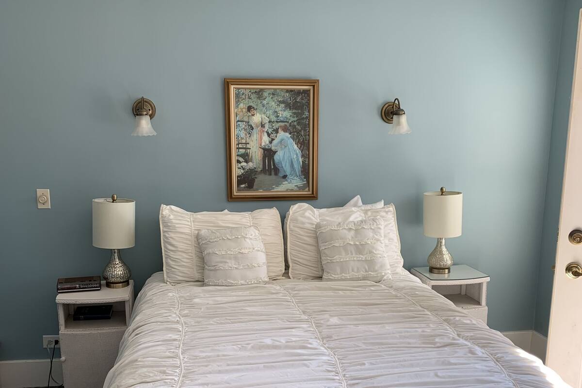 Madeleine - Pier House | Egyptian cotton sheets, premium bedding, soundproofing