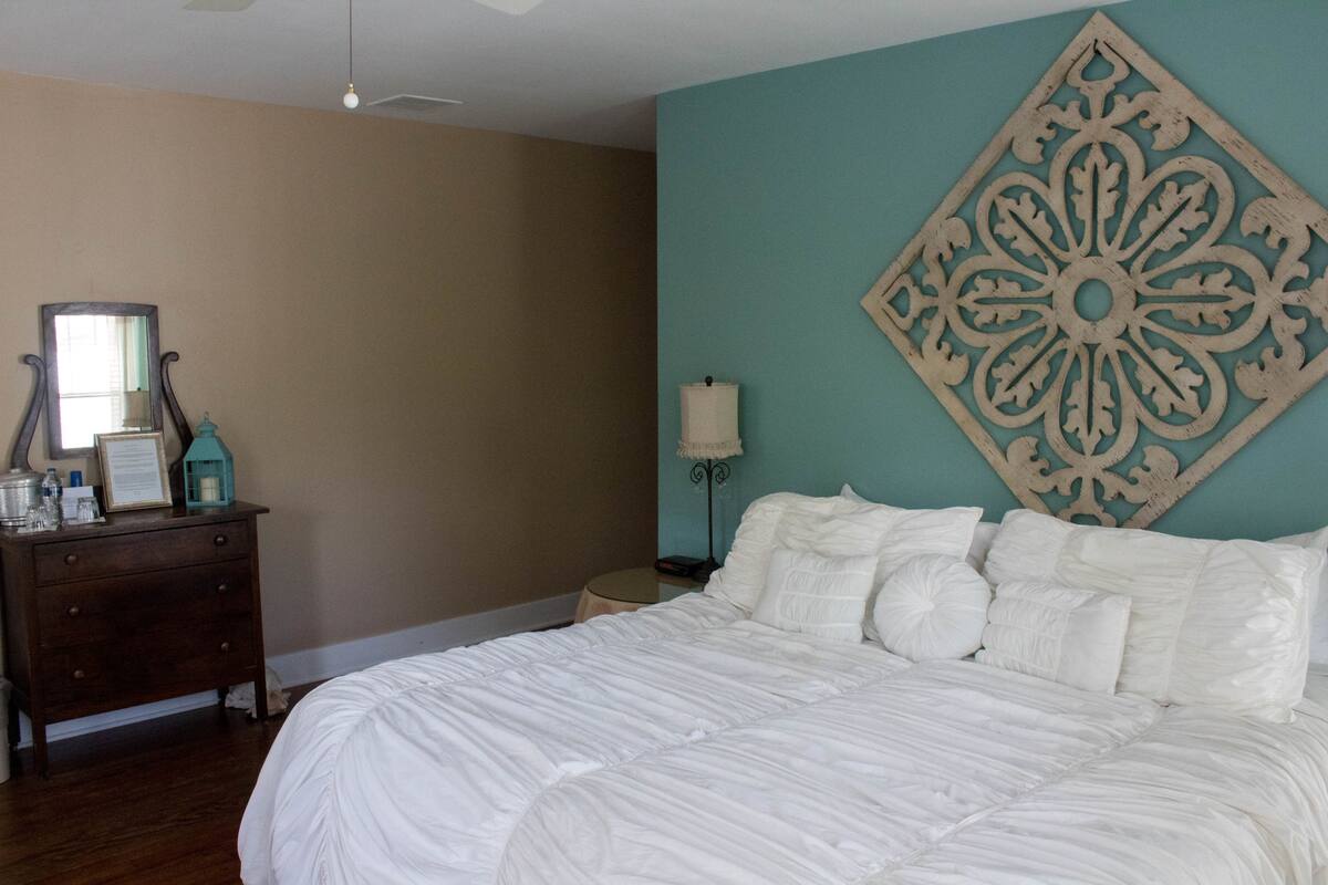 Sandpiper - Great House | Egyptian cotton sheets, premium bedding, soundproofing