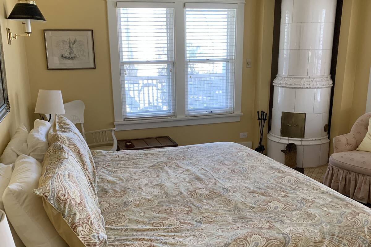 Whisperwood - Pier House | Egyptian cotton sheets, premium bedding, soundproofing