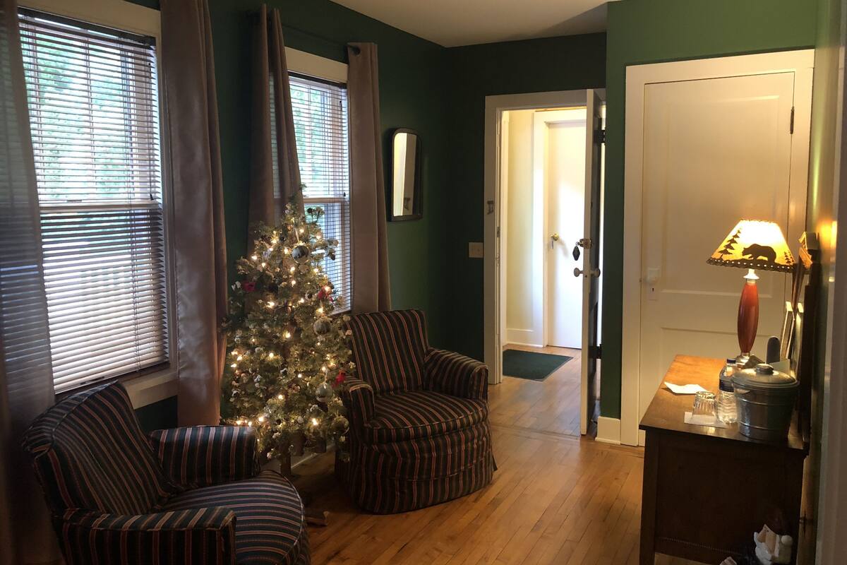 Winter Room - Cottage | Egyptian cotton sheets, premium bedding, soundproofing