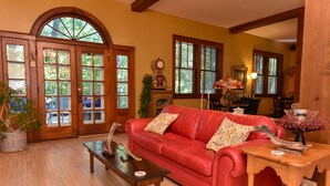 Interior - The Inn at Union Pier (Union Pier)