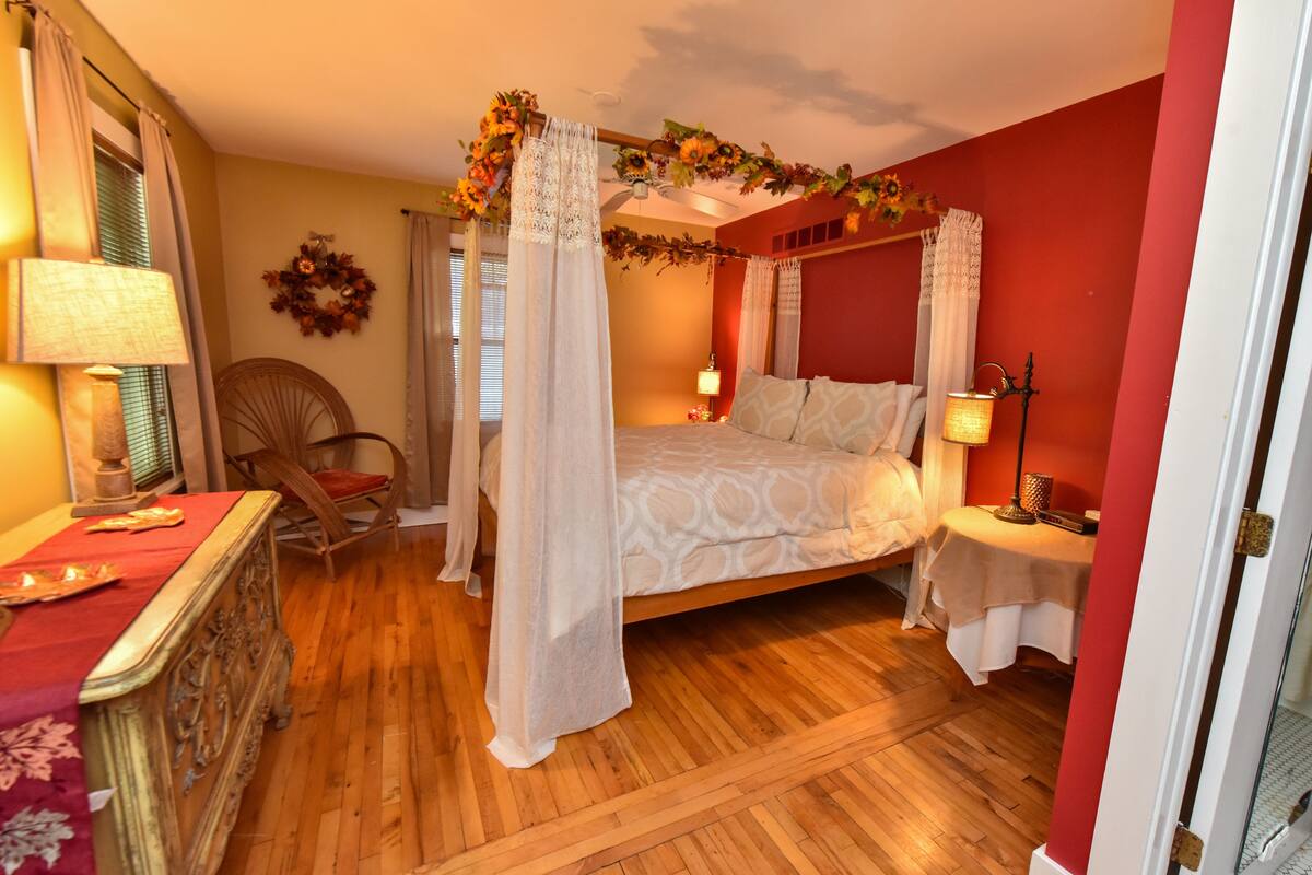 Fall Room - Cottage | Egyptian cotton sheets, premium bedding, soundproofing