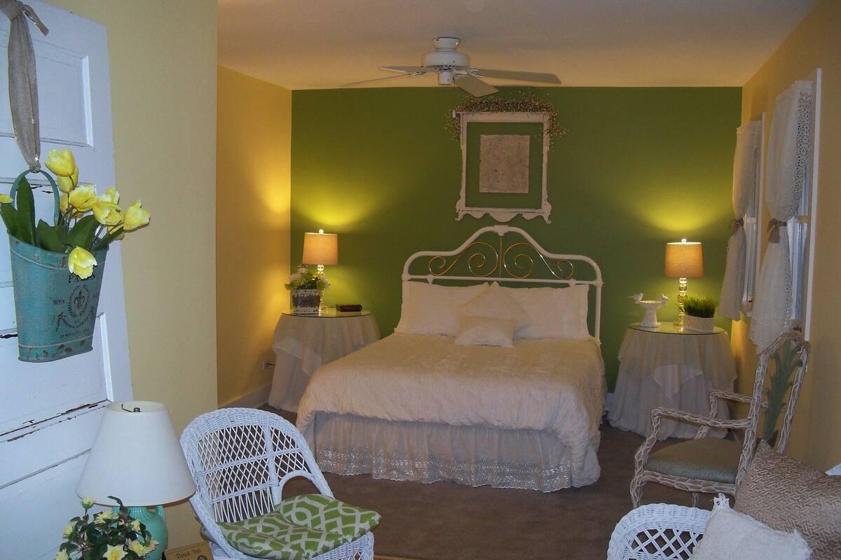 Spring Room - Cottage | Egyptian cotton sheets, premium bedding, soundproofing