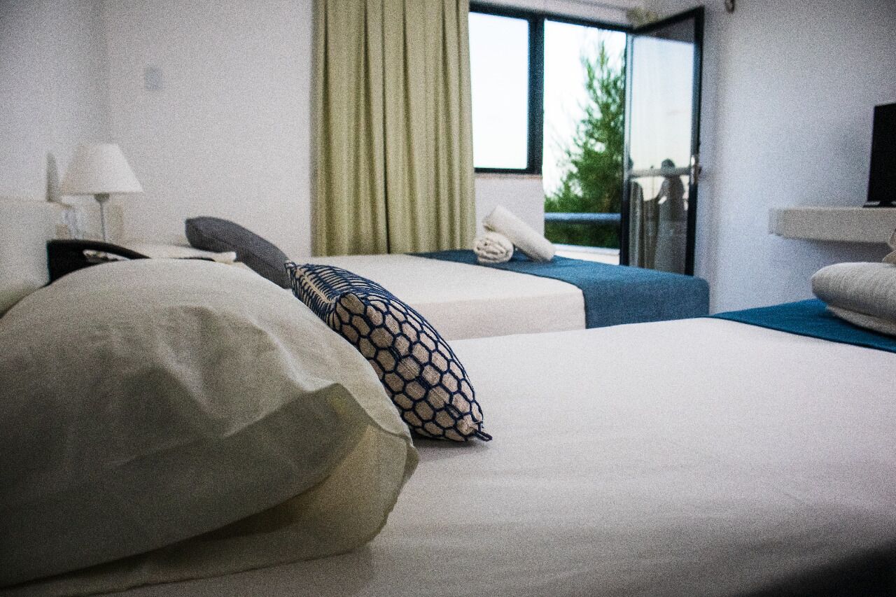 Espacio para trabajar con laptop, wifi gratis y ropa de cama 