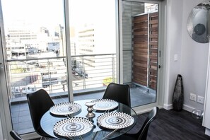 Estudio superior, 1 habitación | Servicio a la habitación