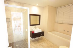 Deluxe Apartment, 1 Bedroom | Bathroom - Dune Properties (Cape Town)