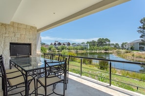 Classic House, 4 Bedrooms | Living area