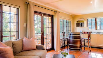 Luxury Cottage, Partial Lake View | Interior