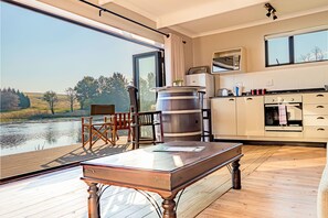 Cottage tiện nghi đơn giản, quang cảnh hồ | Hiên